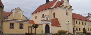 Protivín - Kostel sv. Alžběty a kaplanka